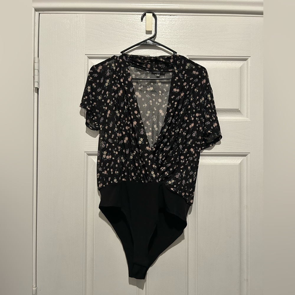 V neck see through Bodysuit black with flowers one bottom in the middle Size M
